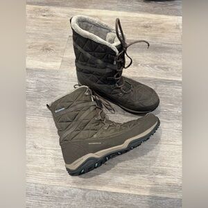 Columbia Women's Loveland Mid Omni-Heat waterproof winter boots